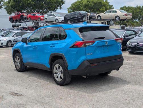 2020 Toyota RAV4 LE