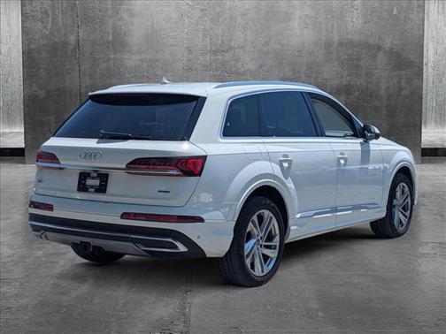 2021 Audi Q7 45 Premium Plus
