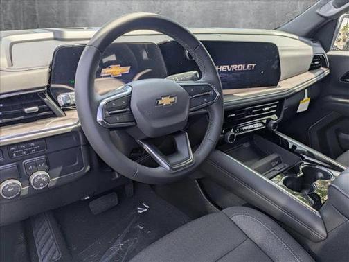 2025 Chevrolet Suburban LS