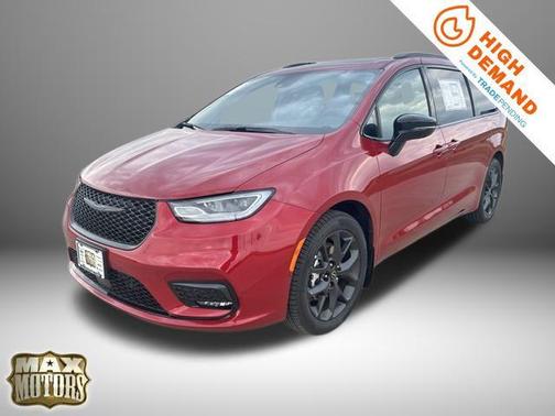Red Hot Pearlcoat 2026 Chrysler Pacifica L
