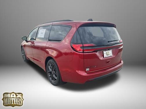 Red Hot Pearlcoat 2026 Chrysler Pacifica L