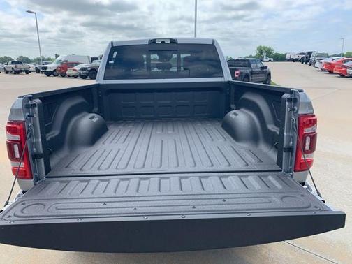 2024 RAM 2500 Tradesman Crew Cab 4x4 6'4' Box