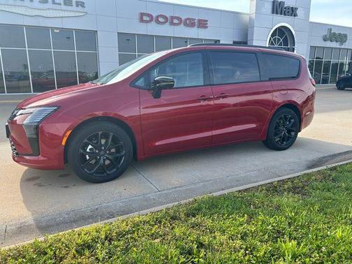 Red Hot Pearlcoat 2027 Chrysler Pacifica Limited