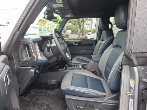 ICONIC SILVER METALLIC 2024 Ford Bronco OUTER BANKS