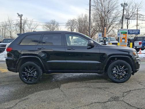 2021 Jeep Grand Cherokee LAREDO