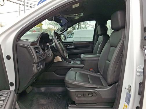 Summit White 2022 Chevrolet Suburban Z71