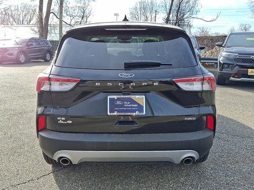 AGATE BLACK METALLIC 2022 Ford Escape SE