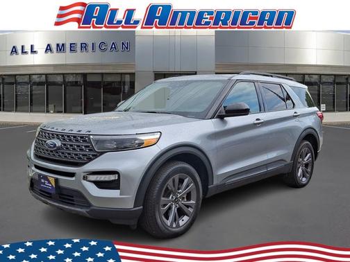 ICONIC SILVER METALLIC 2023 Ford Explorer XLT