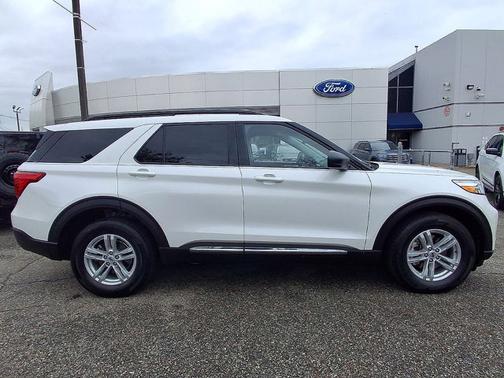 STAR WHITE MET TRI-COAT 2023 Ford Explorer XLT