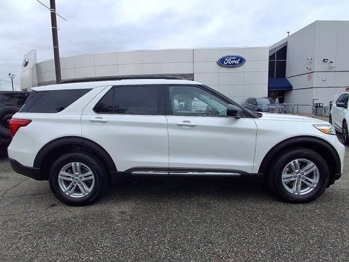 STAR WHITE MET TRI-COAT 2023 Ford Explorer XLT