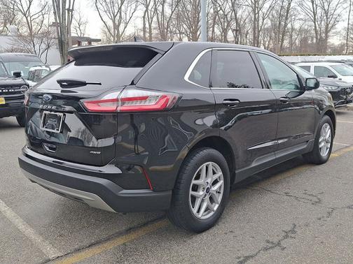 2022 Ford Edge 