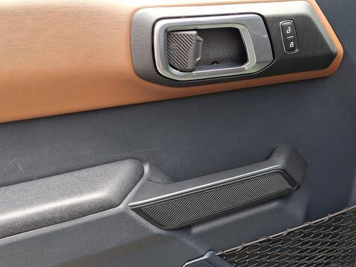 ERUPTION GREEN METALLIC 2024 Ford Bronco OUTER BANKS