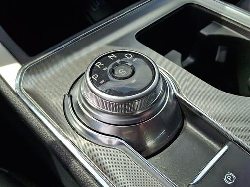 STAR WHITE 2022 Ford Edge