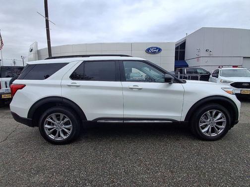 STAR WHITE MET TRI-COAT 2023 Ford Explorer XLT