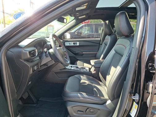 AGATE BLACK METALLIC 2024 Ford Explorer ST-LINE