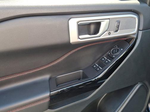 AGATE BLACK METALLIC 2024 Ford Explorer ST-LINE