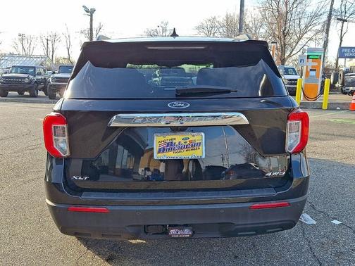 AGATE BLACK METALLIC 2023 Ford Explorer XLT