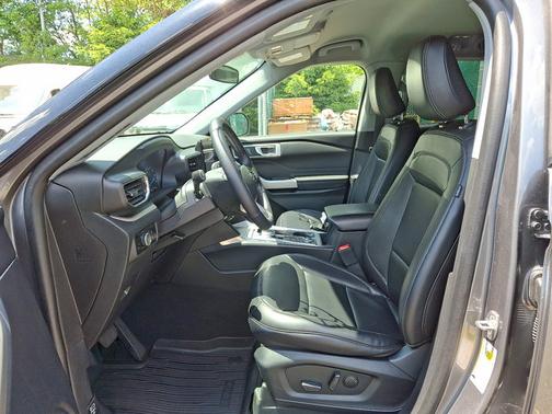CARBONIZED GRAY METALLIC 2023 Ford Explorer XLT
