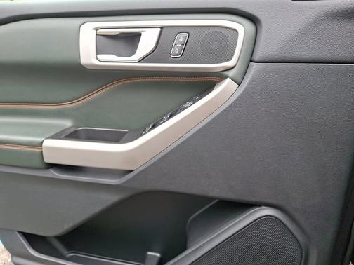 AGATE BLACK METALLIC 2022 Ford Explorer TIMBERLINE