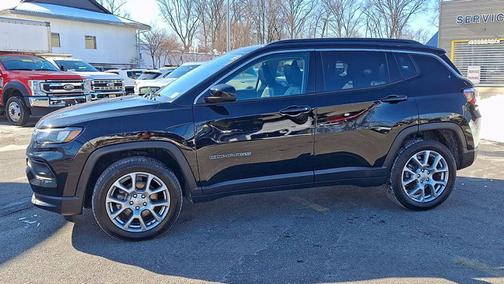 2022 Jeep Compass LATITUDE LUX