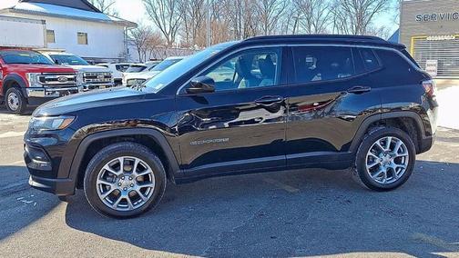 2022 Jeep Compass LATITUDE LUX