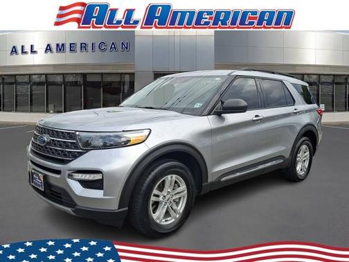 ICONIC SILVER METALLIC 2023 Ford Explorer XLT