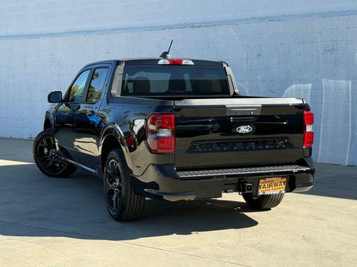 Shadow Black 2026 Ford Maverick Lobo Standard