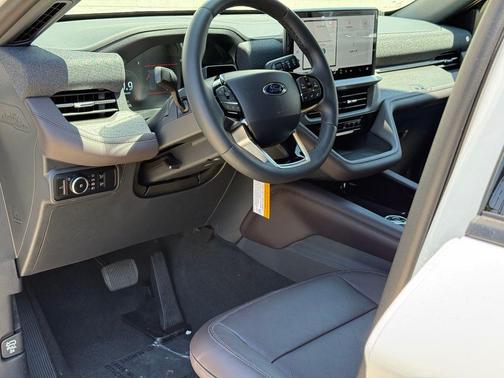 Star White 2026 Ford Explorer Platinum