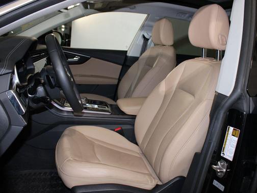 2023 Audi Q8 55 Premium Plus