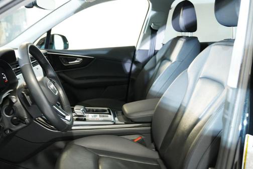 2023 Audi Q7 45 Premium