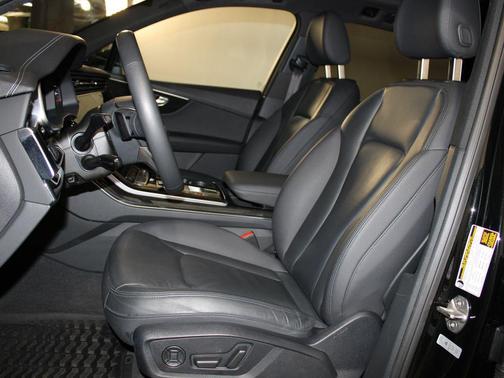 2023 Audi Q7 45 Premium