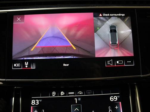 2023 Audi Q7 45 Premium