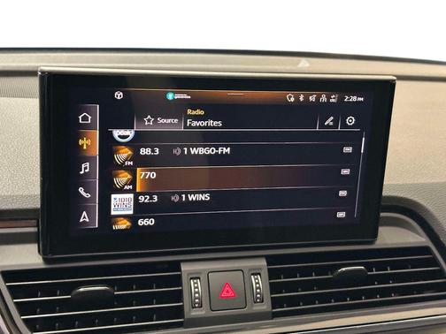Glacier White Metallic 2023 Audi Q5 e 55 S line Prestige
