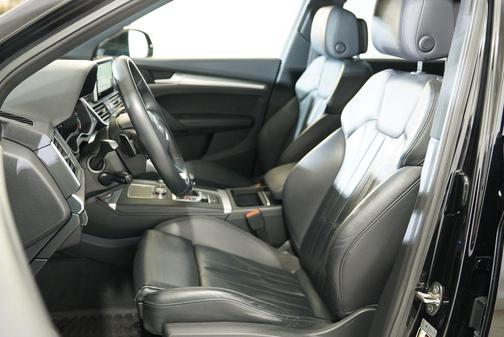 2020 Audi Q5 45 Titanium Premium