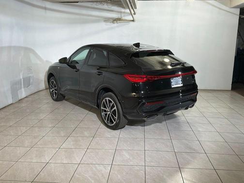 Mythos Black Metallic 2026 Audi Q5 Sportback Premium Plus TFSI quattro S tronic