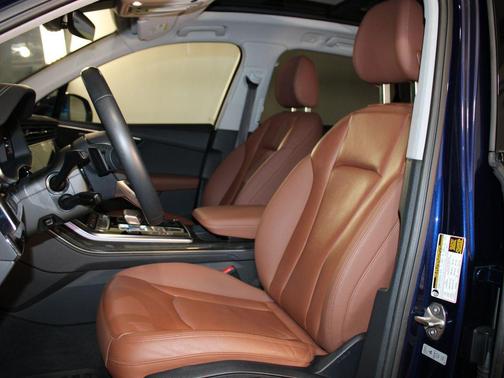 2023 Audi Q7 45 Premium Plus