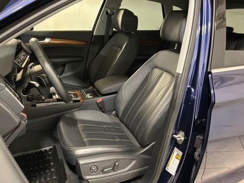 2022 Audi Q5 45 S line Premium Plus