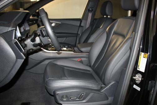 2023 Audi Q7 45 Premium