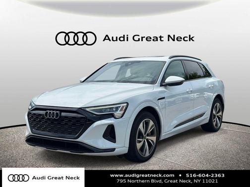 Glacier White Metallic 2024 Audi Q8 e-tron Premium