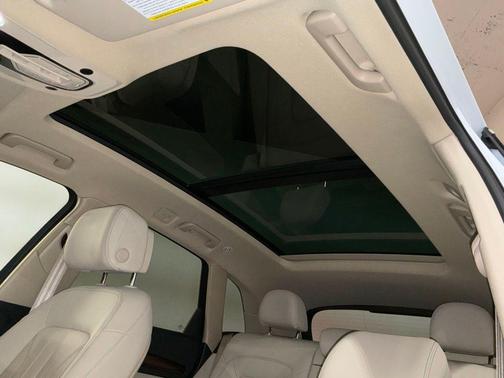 Glacier White Metallic 2023 Audi Q5 45 S line Premium