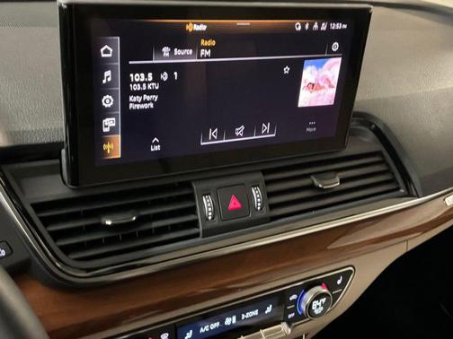 Glacier White Metallic 2023 Audi Q5 45 S line Premium