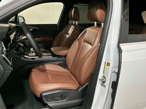 2022 Audi Q7 55 Premium Plus