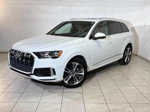 2022 Audi Q7 55 Premium Plus