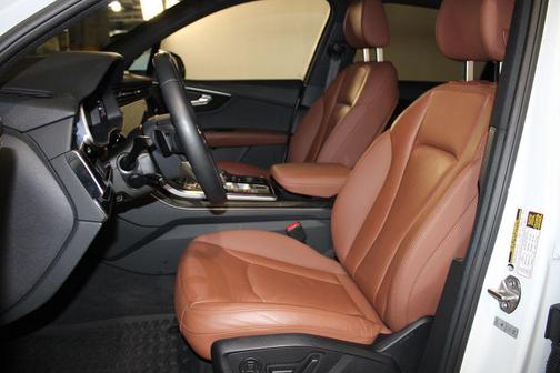 2022 Audi Q7 45 Premium Plus