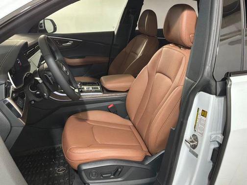 2025 Audi Q8 55 Premium Plus