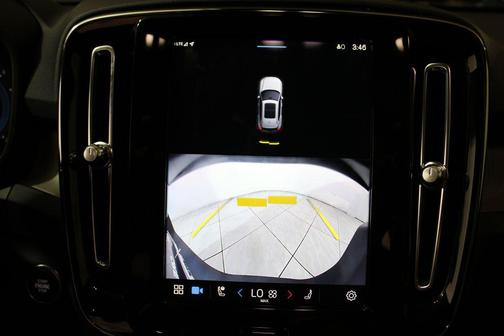 2024 Volvo XC40 B5 Plus Dark Theme
