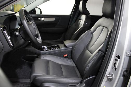 2024 Volvo XC40 B5 Plus Dark Theme