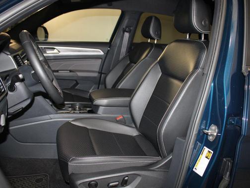 2022 Volkswagen Atlas Cross Sport 2.0T SE w/Technology 4MOTION