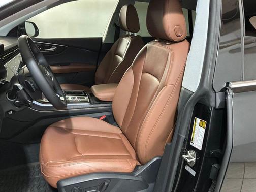 2023 Audi Q8 55 Premium