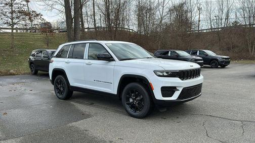 2025 Jeep Grand Cherokee Laredo